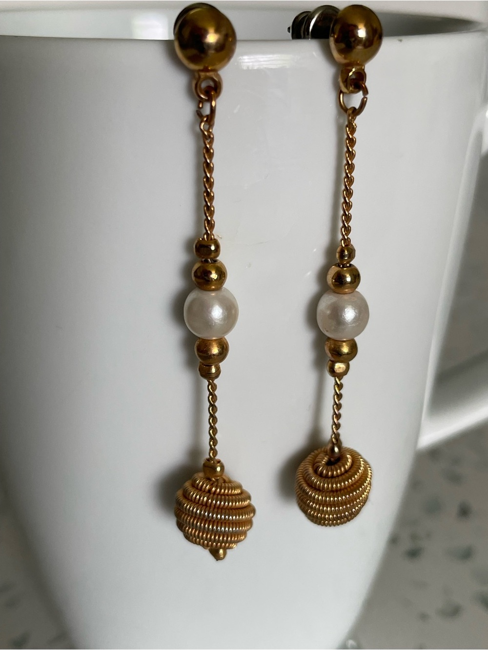 Source Unknown Gold and Ivory Pearl Drop Earrings